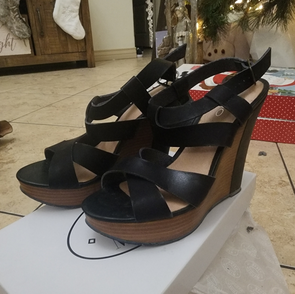 Aldo wedges